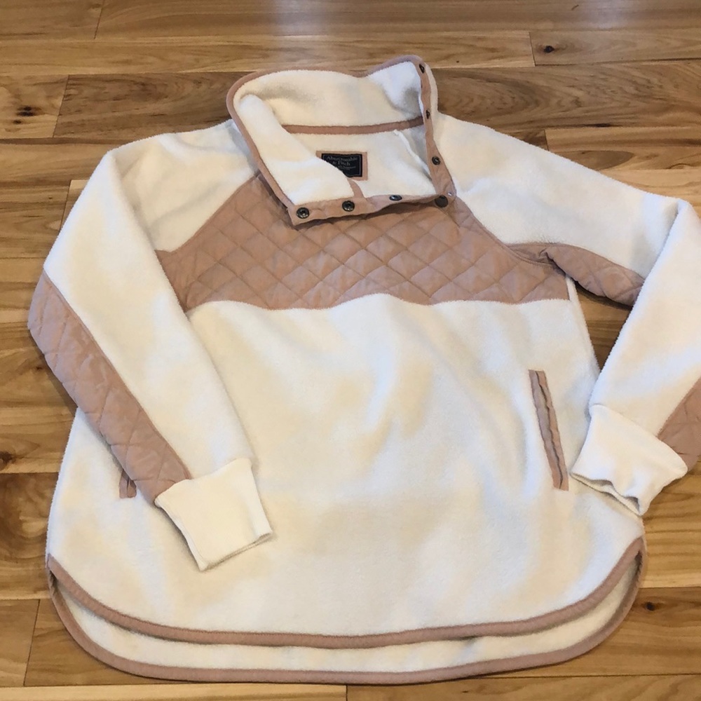 Abercrombie and Fitch Asymmetrical Snap-up M